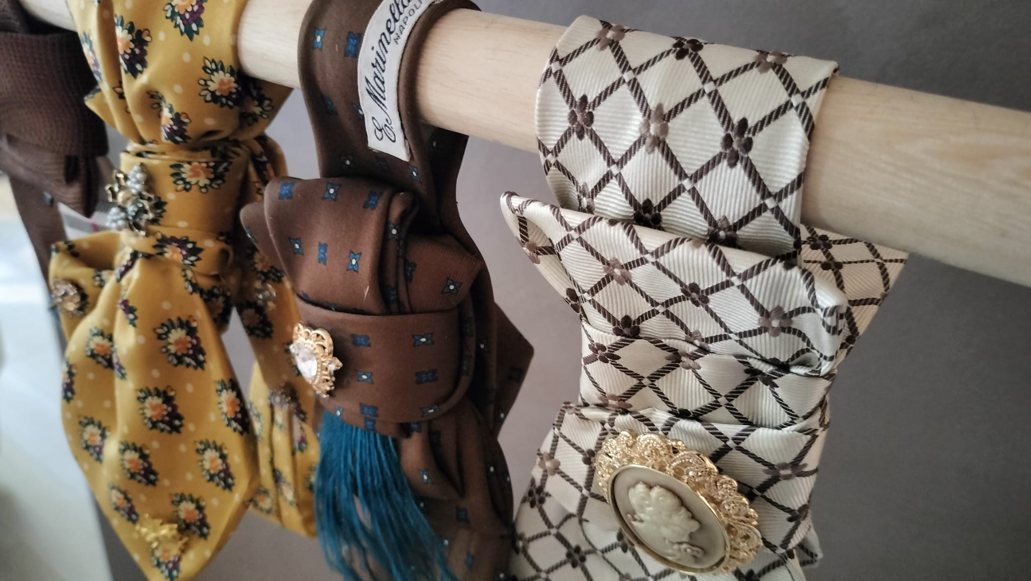 Cravatte Gioiello: cravatte trasformate in accessori unici e preziosi
